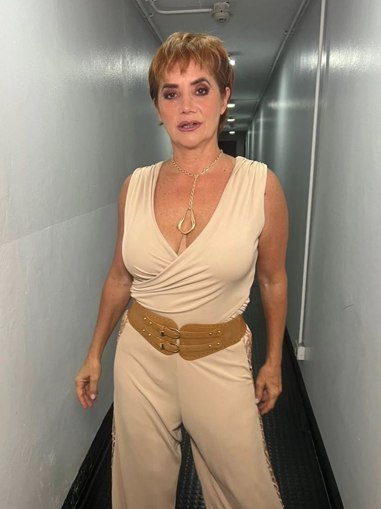 Nancy Pazos arrasó con un look monocromático en color hueso y se robó todas las miradas