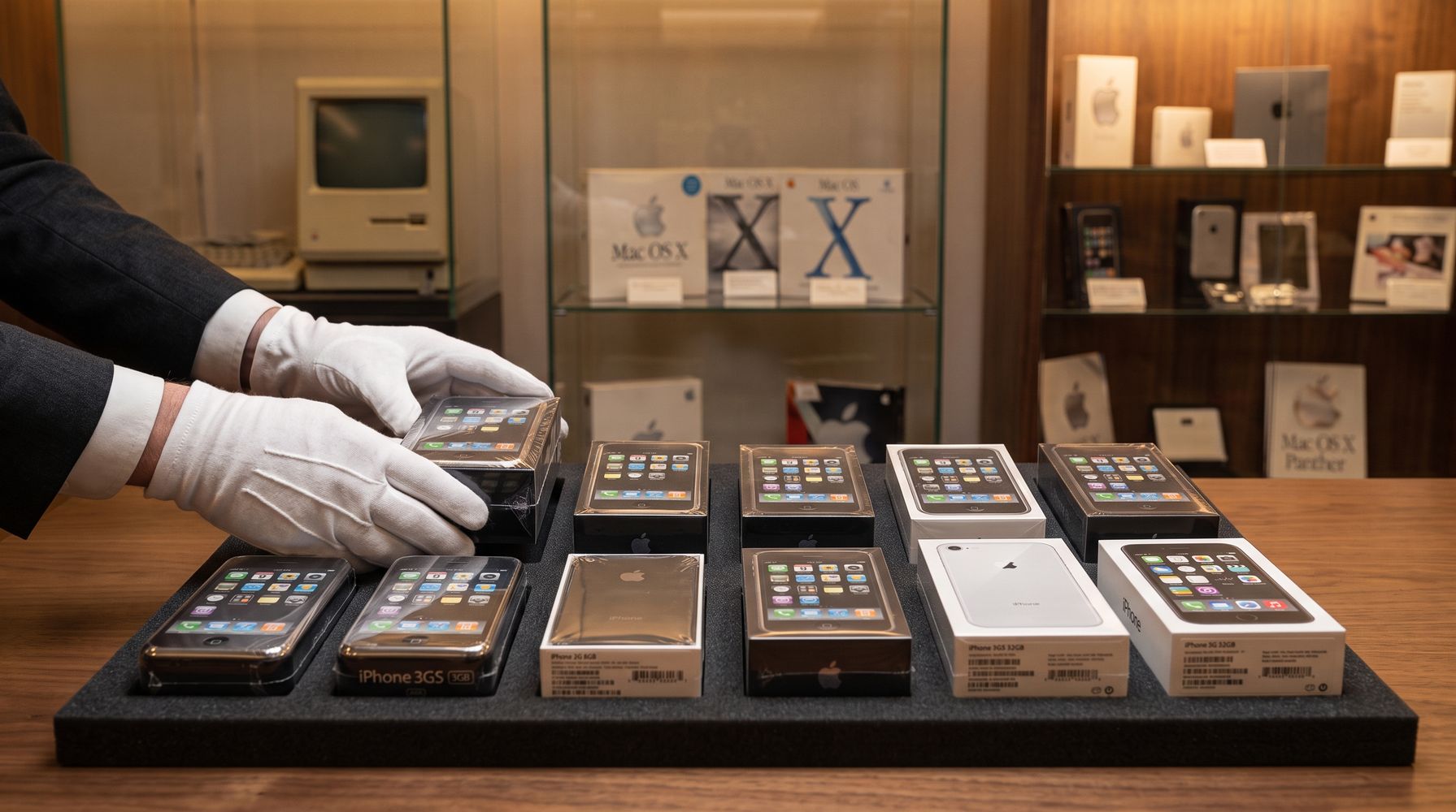Compró en 2007 el primer iPhone y decidió no estrenarlo: 19 años después, su colección vale una fortuna