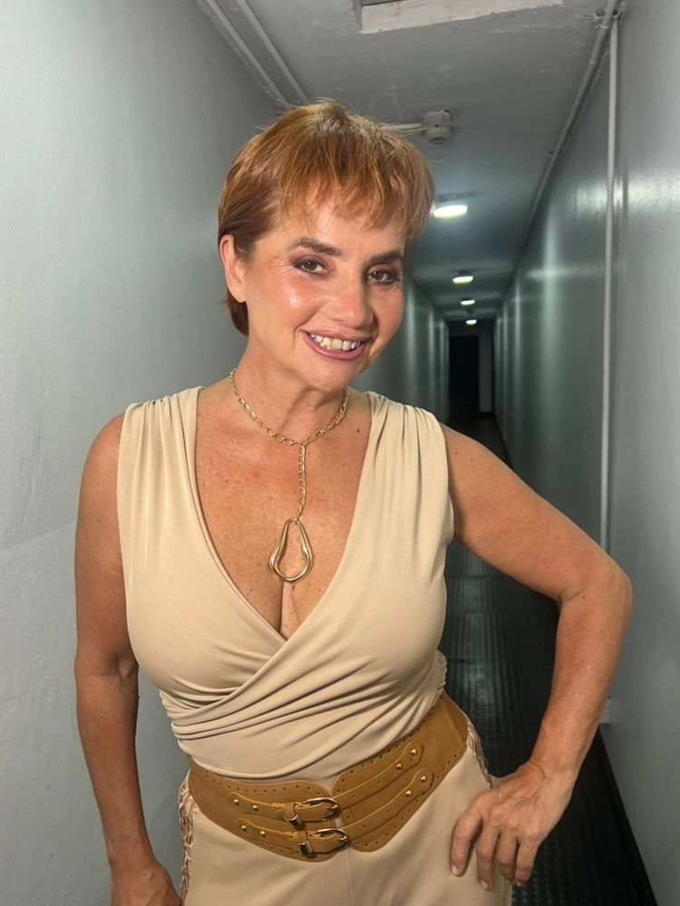 Nancy Pazos arrasó con un look monocromático en color hueso y se robó todas las miradas
