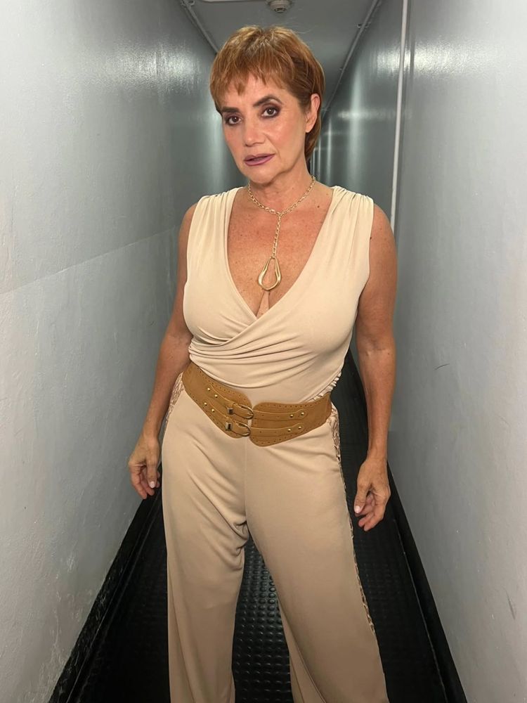 Nancy Pazos arrasó con un look monocromático en color hueso y se robó todas las miradas