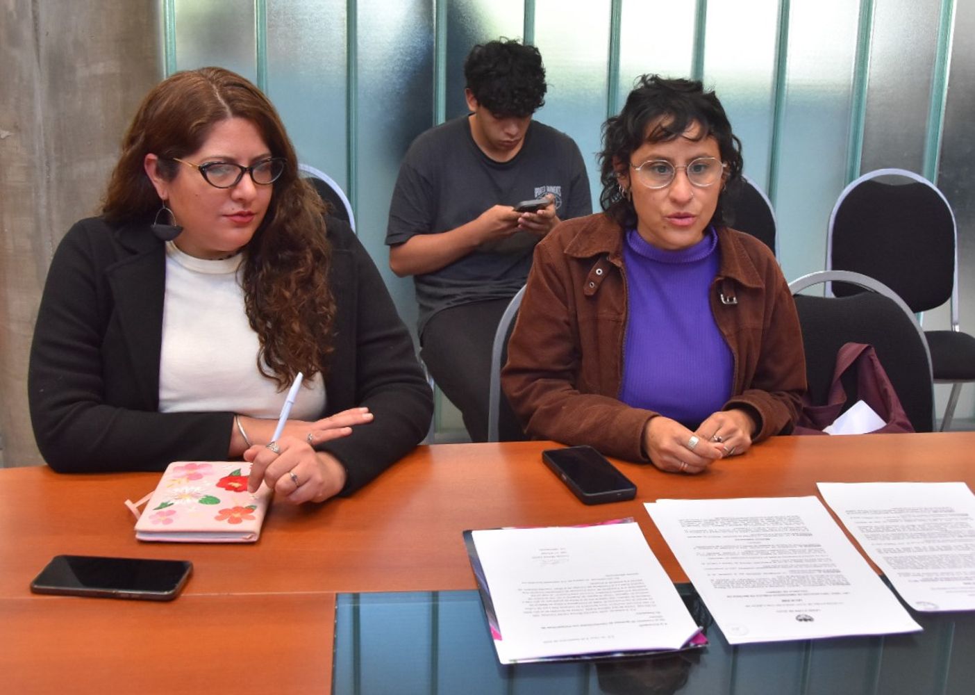 La diputada Natalia Morales (derecha), en su calidad de presidente de la Comisión de Igualdad de Género dijo que hay un compromiso para “analizar la posibilidad de impulsar un proyecto de resolución que contribuya a fortalecer acciones de prevención en educación”.