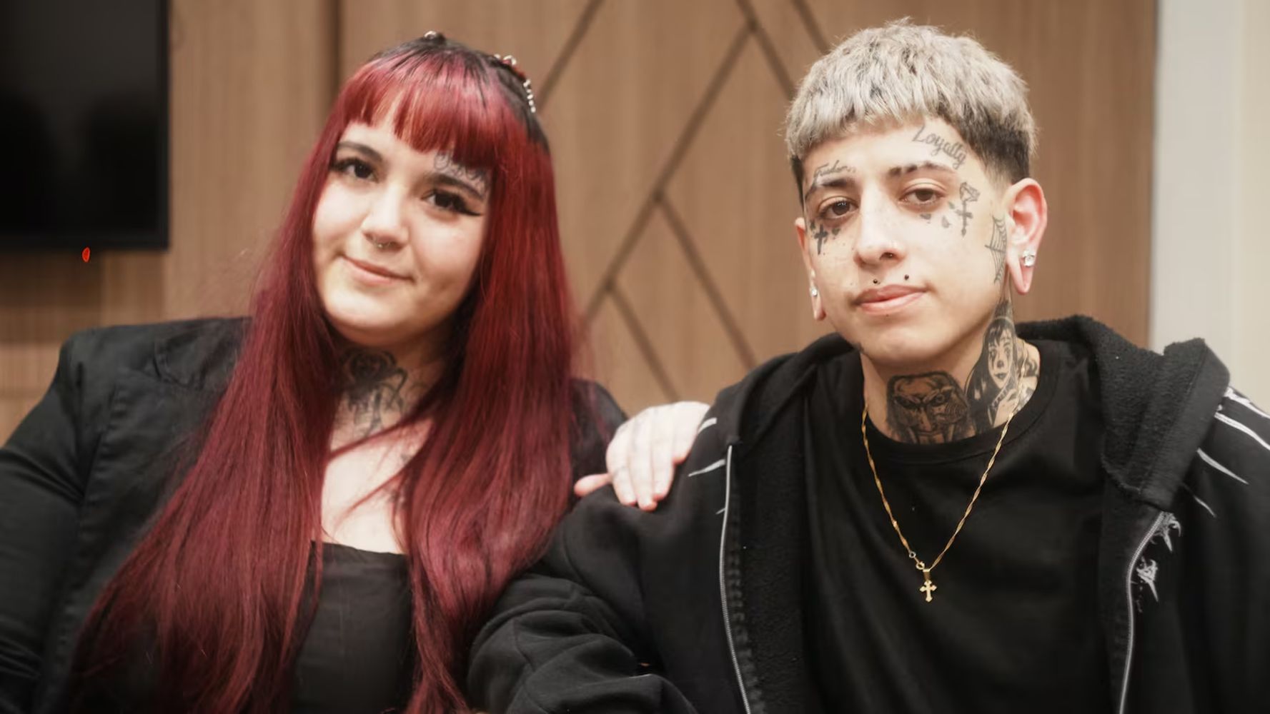 Tiene 23 años, una hija y está en pareja desde los 15: quién es el joven que causa furor por su estilo femboy