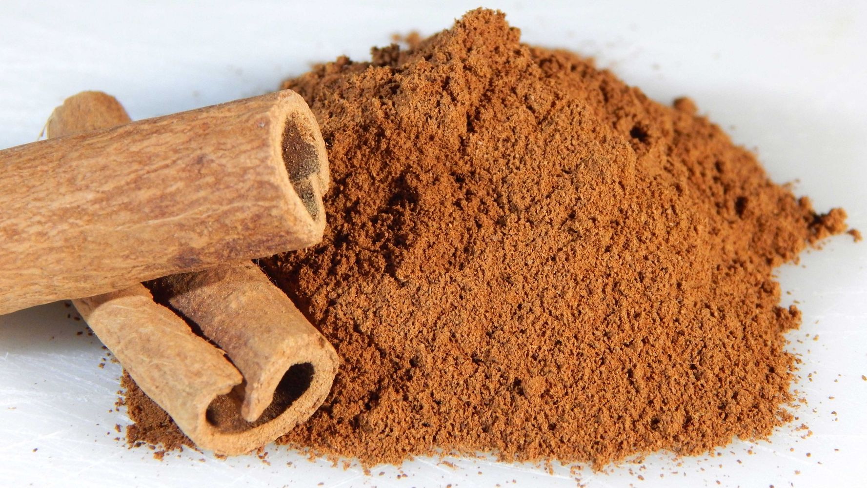 La canela es un alimento alto en hierro.