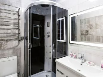 Los diseñadores de interior coinciden: “Una de las cosas que no terminan de encajar en el baño es la mampara de la ducha”