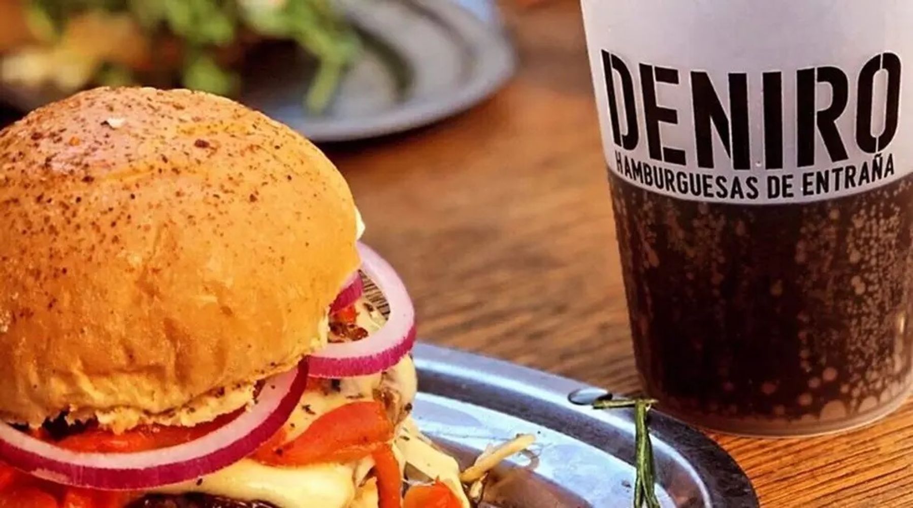 Volvió a quebrar la hamburguesería Deniro.