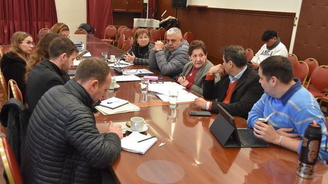 La Comisión de Educación que preside la diputada María Ferrín tuvo su reunión semanal y entre los temas del día estuvieron el bullying y agresiones en escuelas y colegios de Jujuy.