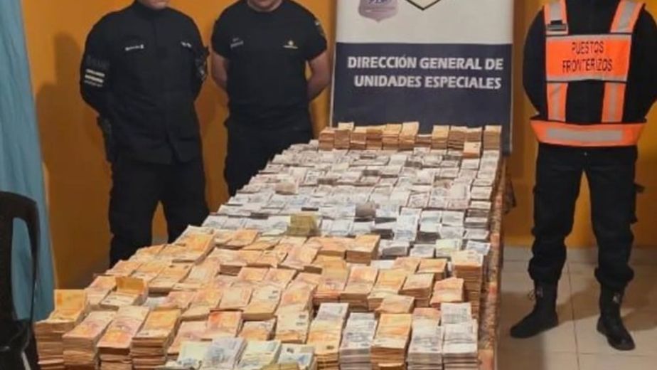 Decomisaron cajas repletas de dinero en el puesto 7 de Abril