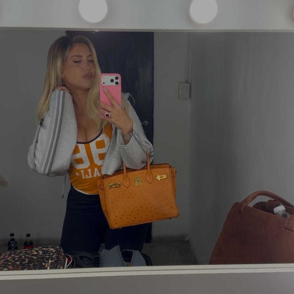 Wanda Nara apostó por el color más llamativo de la temporada y encendió las redes con un look "sporty chic"