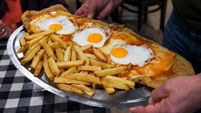 La milanesa más grande del país se hace en Córdoba.