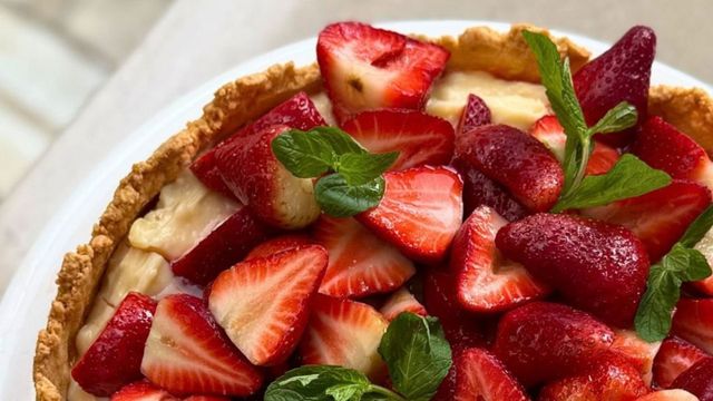 Tarta de frutillas y pastelera al estilo de Maru Botana: la receta ideal para sorprender a la hora del postre
