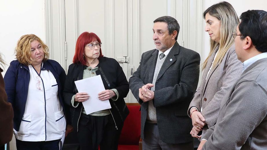 Las autoridades explicaron que la red de cuidados paliativos ahora se articula con el Hospital Virtual.