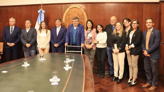 Inteligencia artificial, videojuegos educativos y escuelas experimentales integraron la agenda en el rectorado.