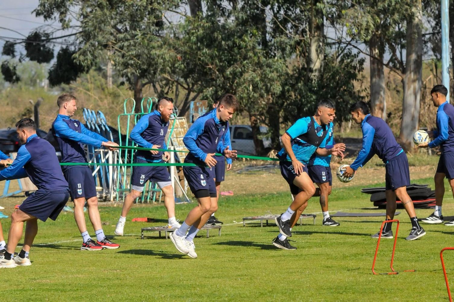 El plantel de Gimnasia de Jujuy trabaja esta semana con el objetivo inmediato de ir a Mendoza s seguir cosechando puntos.