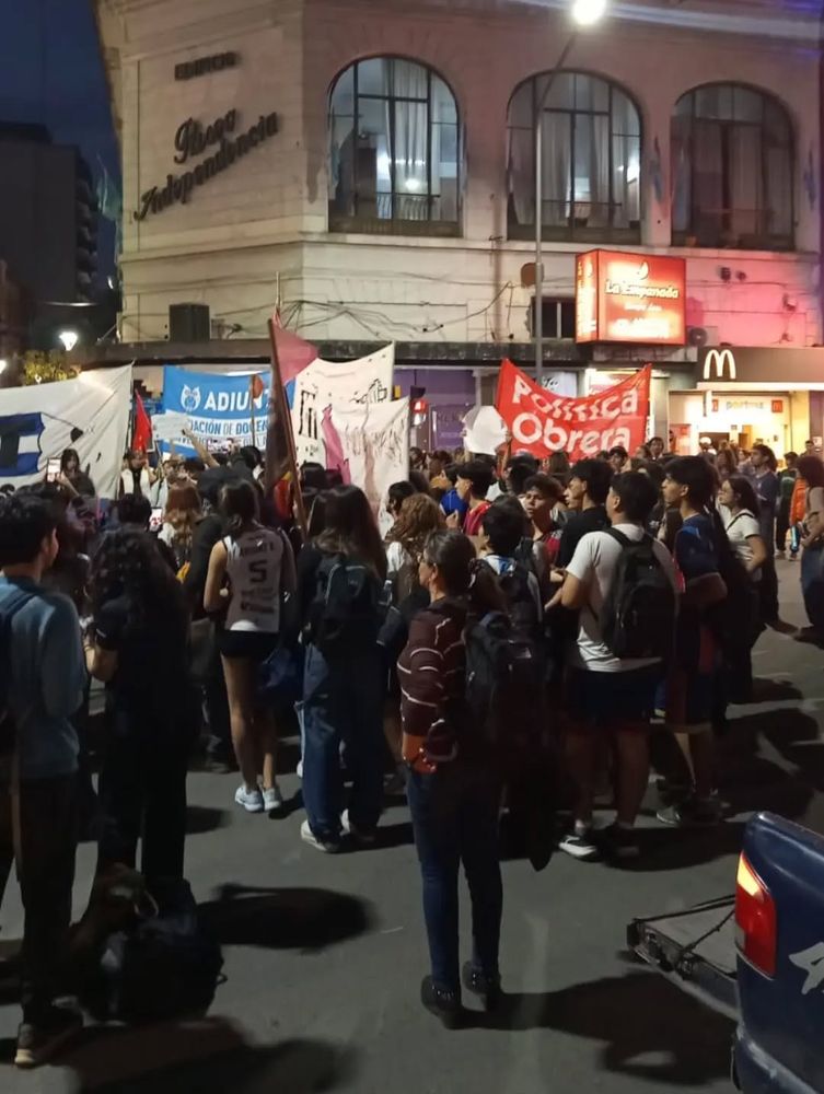 La marcha sumó el reclamo por la Ley de Financiamiento Universitario al aniversario del operativo de 1976.