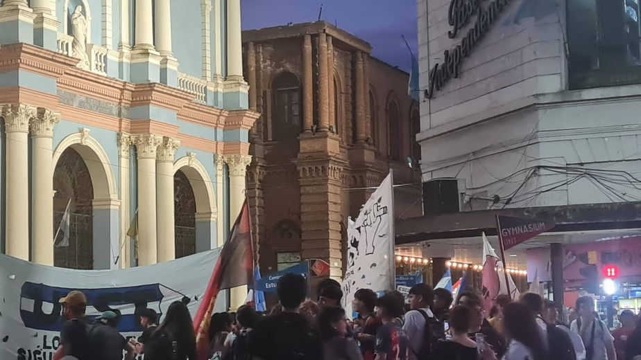 Los organizadores vincularon el aniversario con la situación actual de la educación pública y el ajuste nacional.