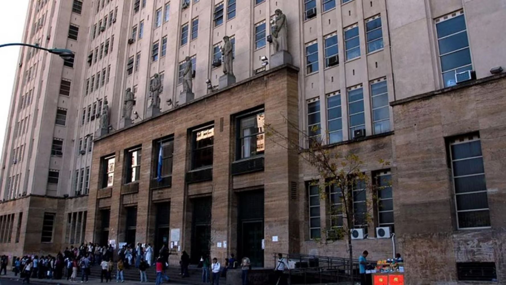 La medida alcanzará a varias facultades de la UBA.