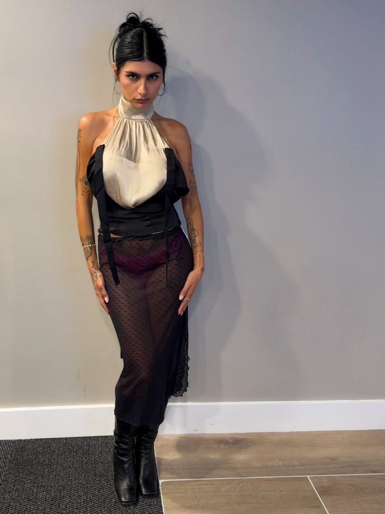 Mia Khalifa deslumbró con un look transparente y osado para ir a un show de Rosalía