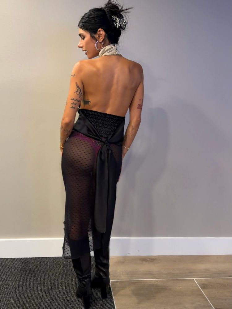 Mia Khalifa deslumbró con un look transparente y osado para ir a un show de Rosalía