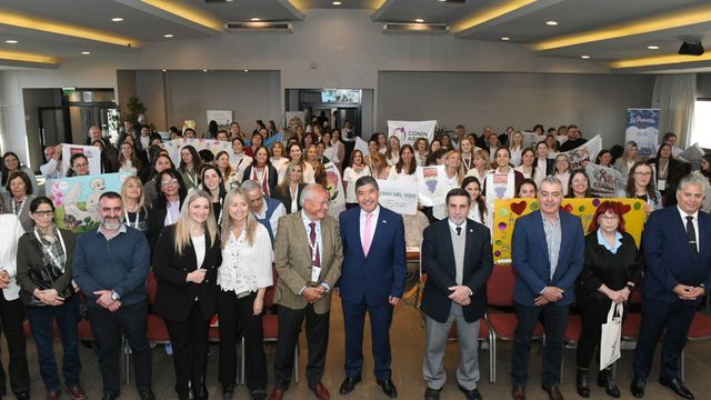 Profesionales de 18 provincias debaten cómo prevenir y tratar la malnutrición en chicos.