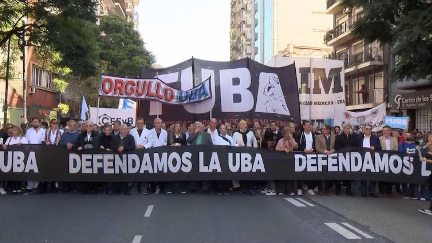 La universidad pública anunció una suspensión de clases.