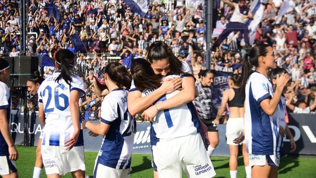 Las chicas de Talleres golearon a Belgrano, en un clásico histórico.
