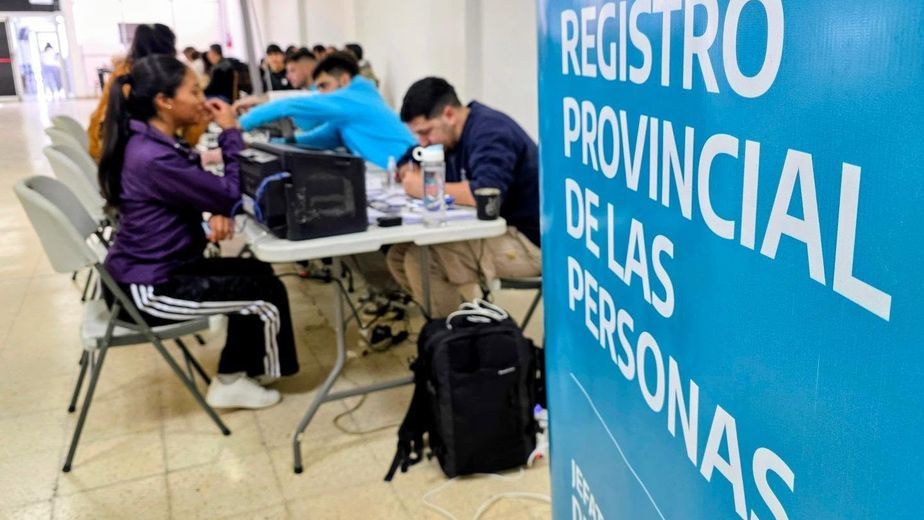 Operativo de documentación en Coronel Rosales