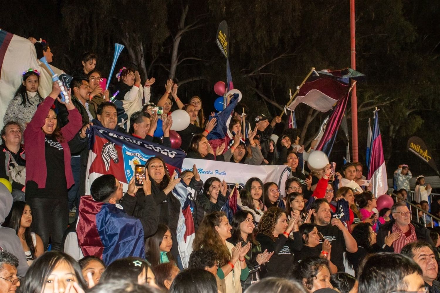 Los adolescentes son protagonistas de una Fiesta que los adultos de hoy también supieron disfrutar en su momento y ahora acompañan con entusiasmo. Es lo que se vive en las tribunas de los desfiles de carrozas y las elecciones de reinas.
