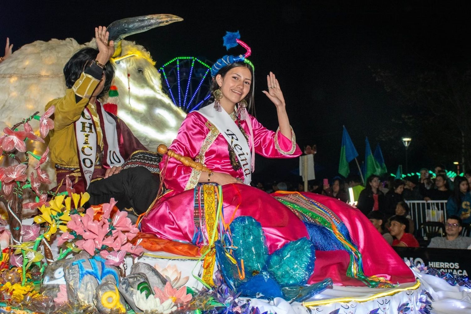 Resistiendo al paso del tiempo y las imposiciones de las épocas, la costumbre perdura: tal como en los orígenes de la Fiesta, la banda las consagra "reina" y "princesas" del estudiantado de sus colegios y ellas disfrutan la ilusión cada noche que pasean en sus carrozas.