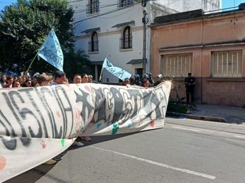 La familia de Agostina Vega marchó en Córdoba para pedir que investiguen a más personas