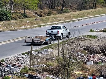 Detuvieron a 3 personas por arrojar basura en Córdoba y secuestraron la camioneta