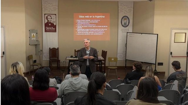 Daniel Santoro dicto un taller práctico sobre periodismo de investigación en la Facultad de Derecho y Ciencias Sociales de la UNT
