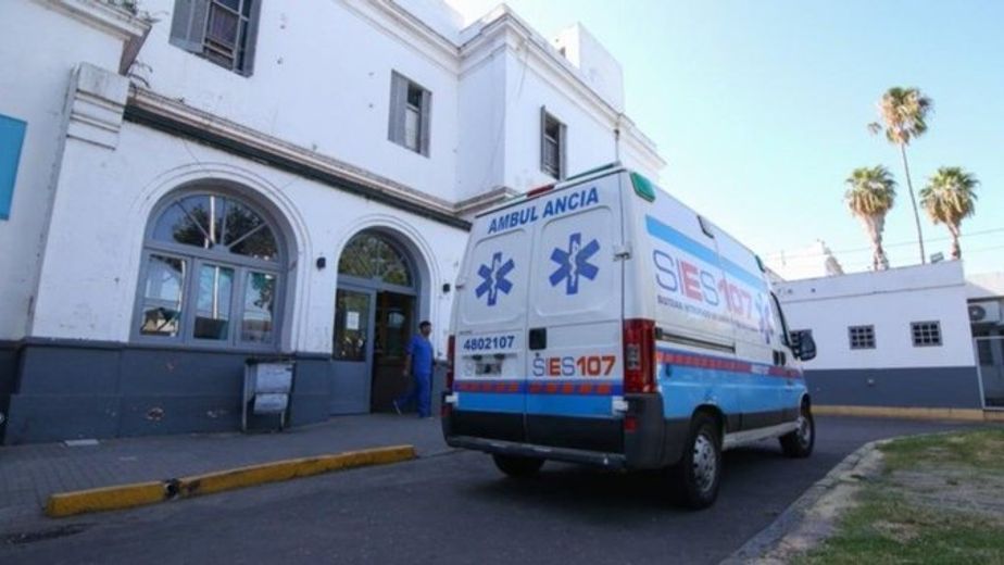 Un joven fue atacado por su prima con una cuchilla y murió.
