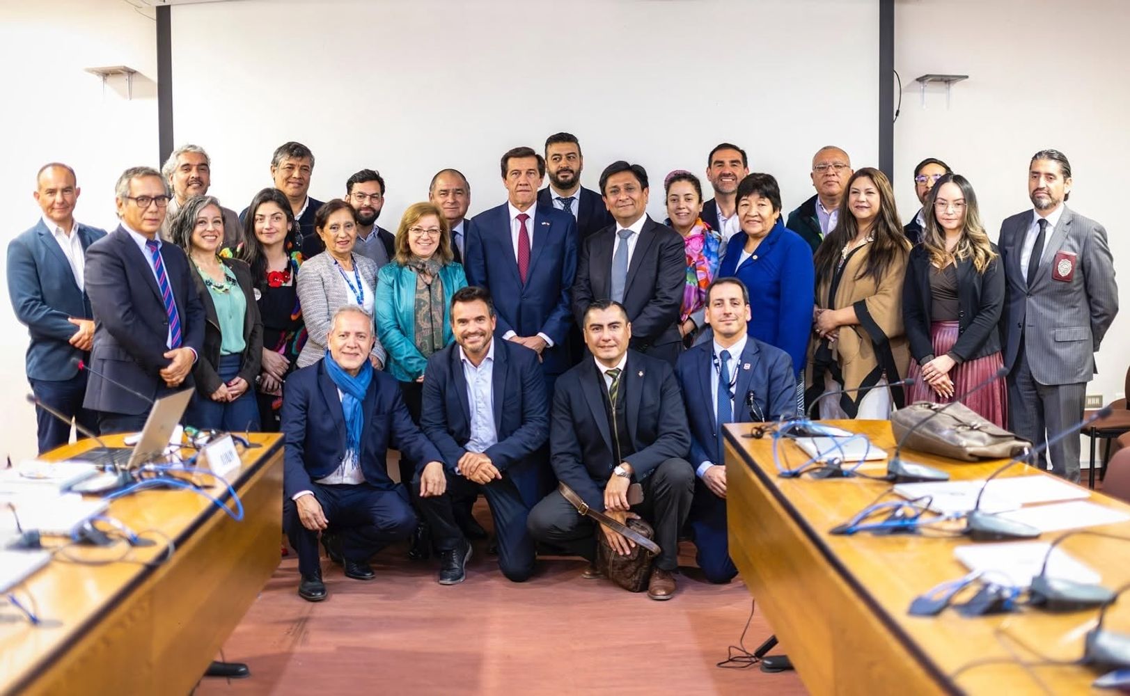 En agosto del año pasado una comitiva jujeña encabezada por el gobernador Carlos Sadir llegó a la capital regional de Antofagasta para asistir a una reunión el gobernador regional Ricardo Díaz Cortés y su gabinete, centrada en el interés común de fortalecer el proceso de integración e internacionalización en torno al Corredor Bioceánico Capricornio.