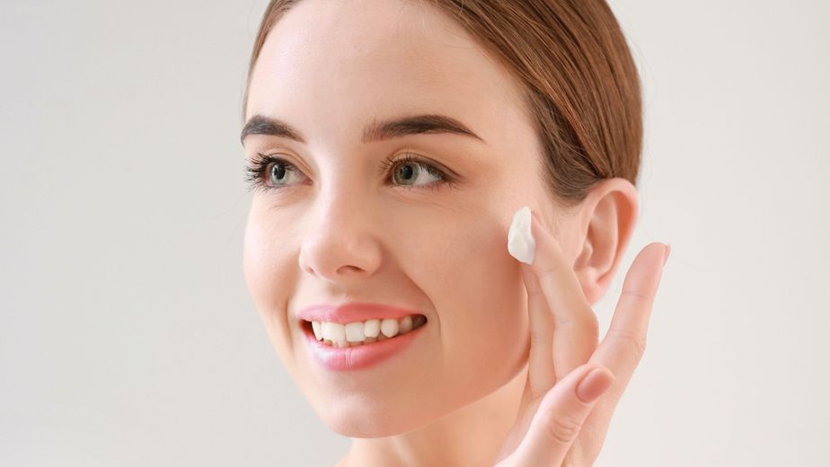 Por qué la crema Nivea azul de lata no es la mejor opción para la cara.