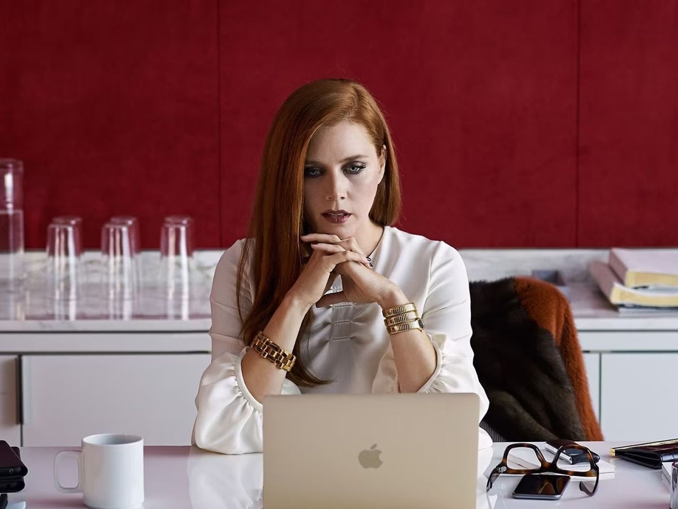 Amy Adams interpreta a Susan, una mujer cuya vida cambia después de recibir un inesperado manuscrito.