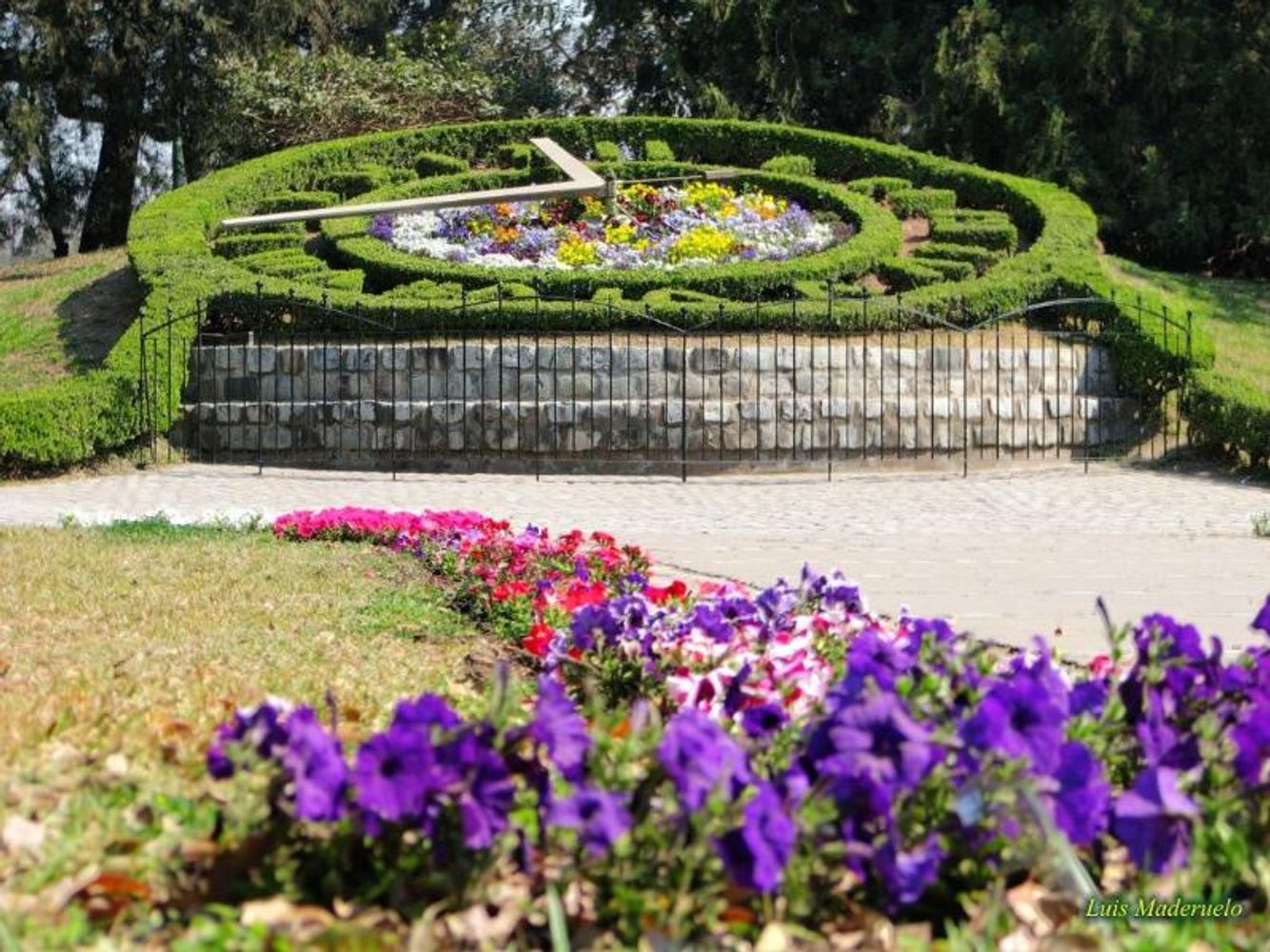 El mítico Reloj del Parque 9 de Julio, un recordatorio del por que a Tucumán se la llama "El Jardín de la República".