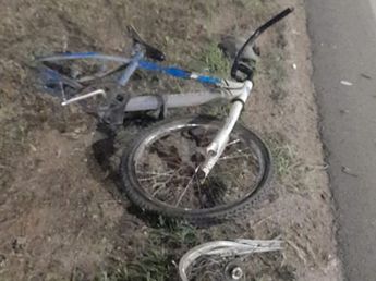Grave en Córdoba: un auto embistió a un niño de 11 años que iba en bicicleta