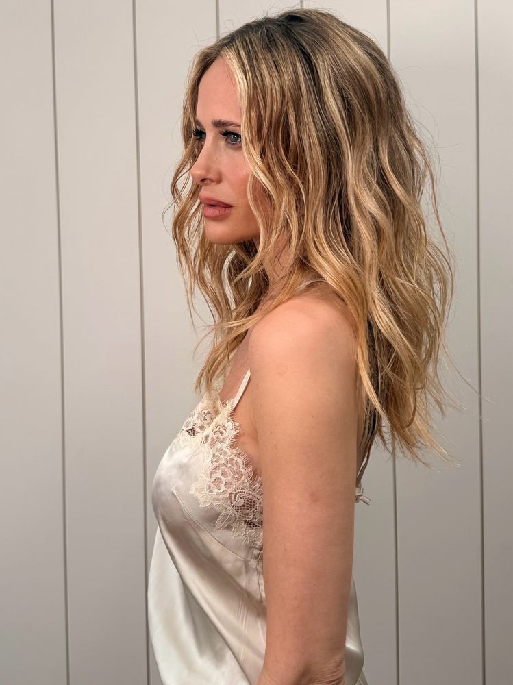 Ni vestido ni blanco: el audaz look de novia elegido por Julieta Prandi para su casamiento por civil
