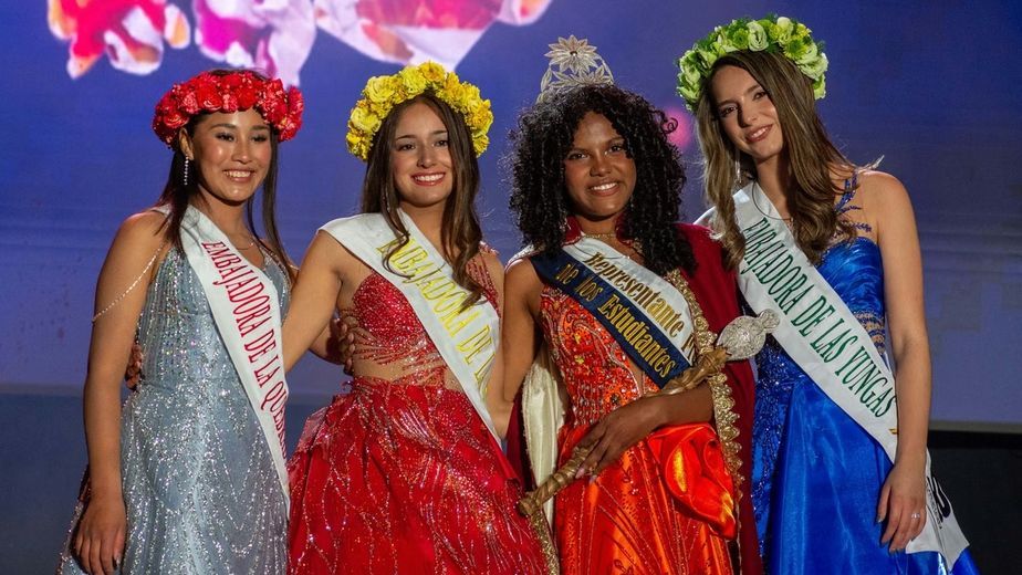 Jenifer Vanesa Quispe, de Humahuaca, fue consagrada embajadora estudiantil por la región Quebrada; Elisa Cavanna, de Yavi, por la Puna; Morella Gira López, de El Carmen, por los Valles; y Abril Lauriero Lops, de San Pedro, por las Yungas.