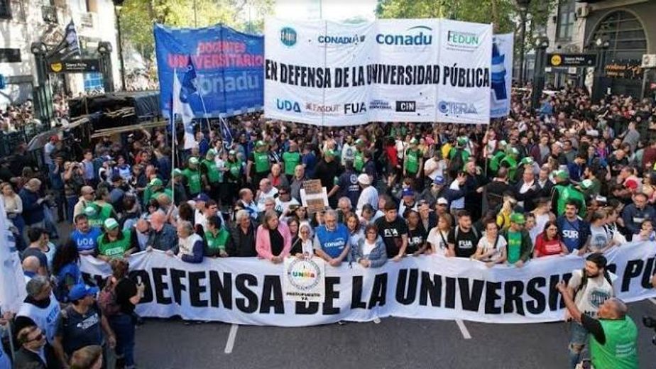 Universidades.