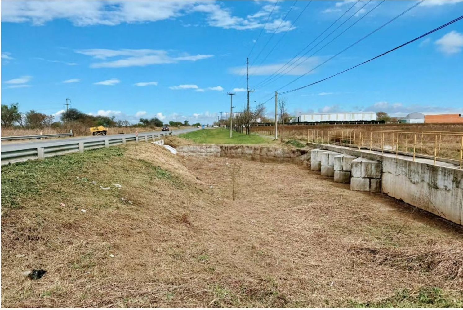El Municipio de Arroyito realiza trabajos de mantenimiento por la llegada del Niño