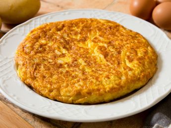Los tecnólogos de alimentos advierten: "Cuando la tortilla de papas está poco cuajada o babé, es el ambiente perfecto para las bacterias"