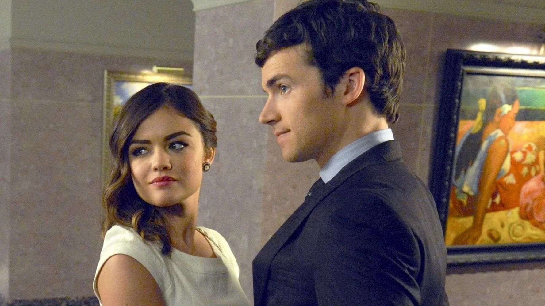 Aria Montgomery y Ezra Fitz en "Pretty Little Liars".