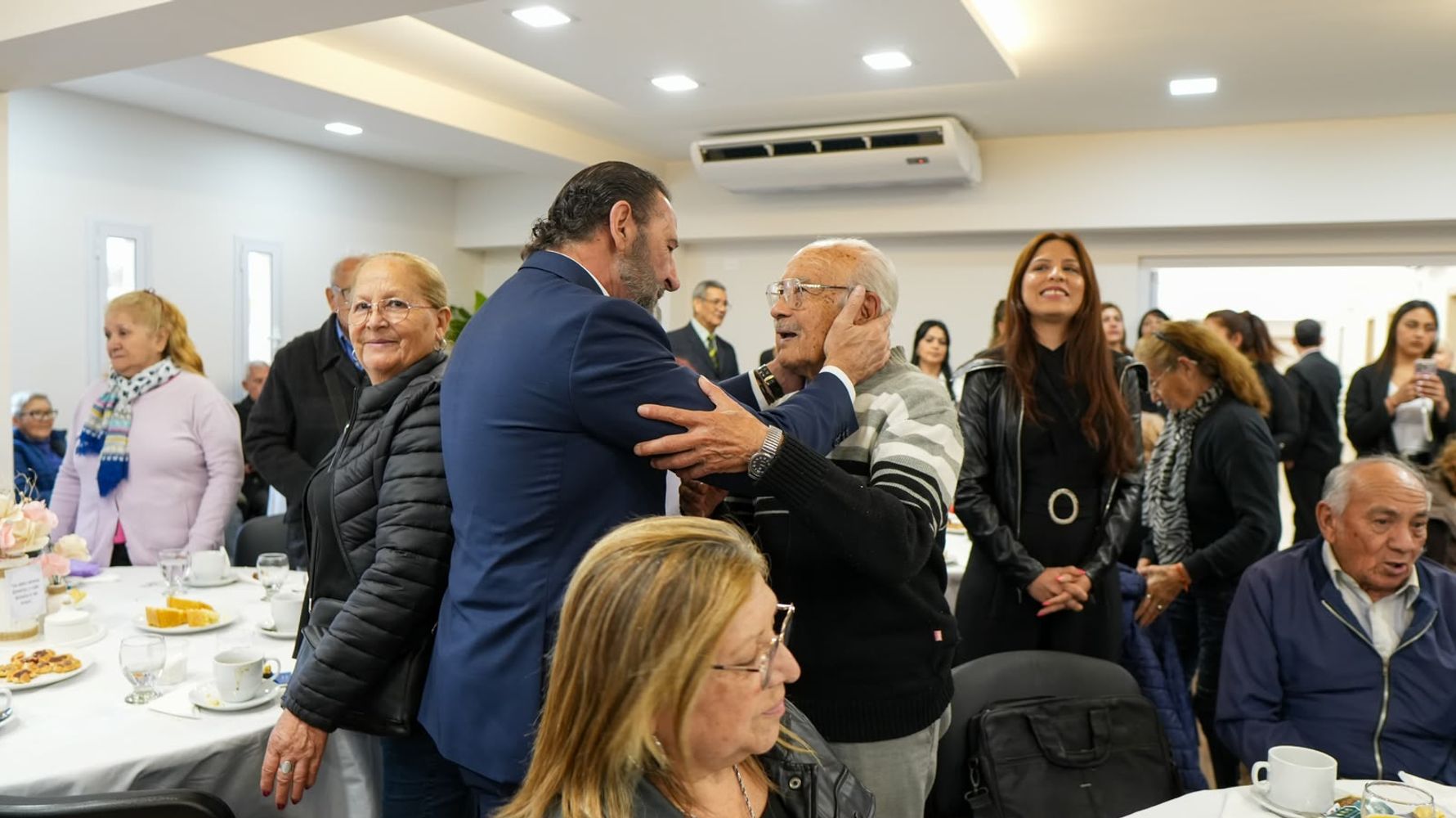 La jornada incluyó un desayuno compartido y el intercambio de experiencias entre los asistentes.