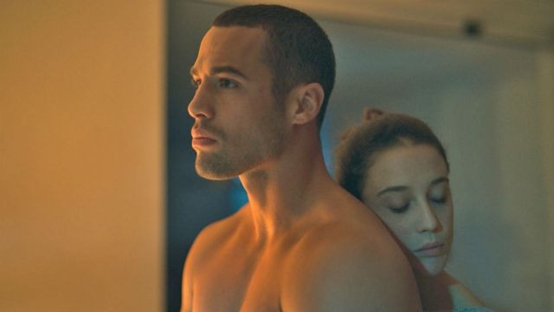 Toy Boy combina una historia criminal con romance y sensualidad.