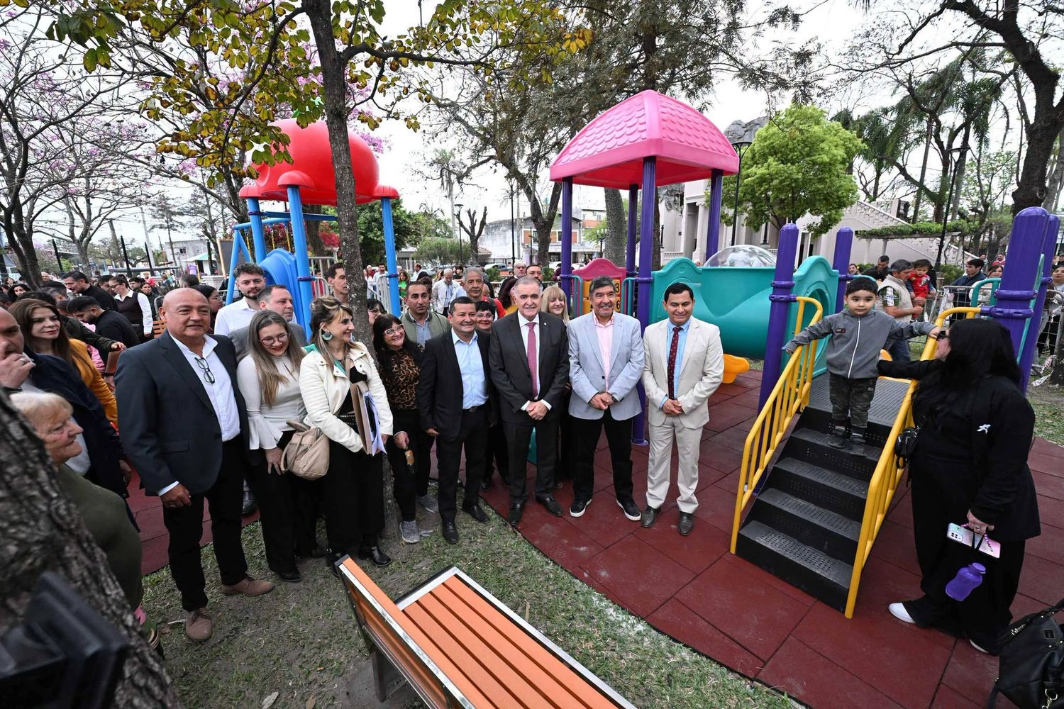 El acto contó con la presencia del gobernador Jaldo, el vicegobernador Acevedo y legisladores e intendentes del interior.