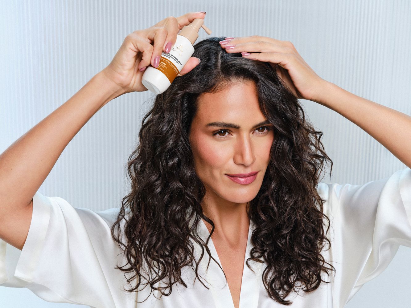 Adiós a teñirse las canas: qué se sabe del tratamiento que busca recuperar el color natural del pelo