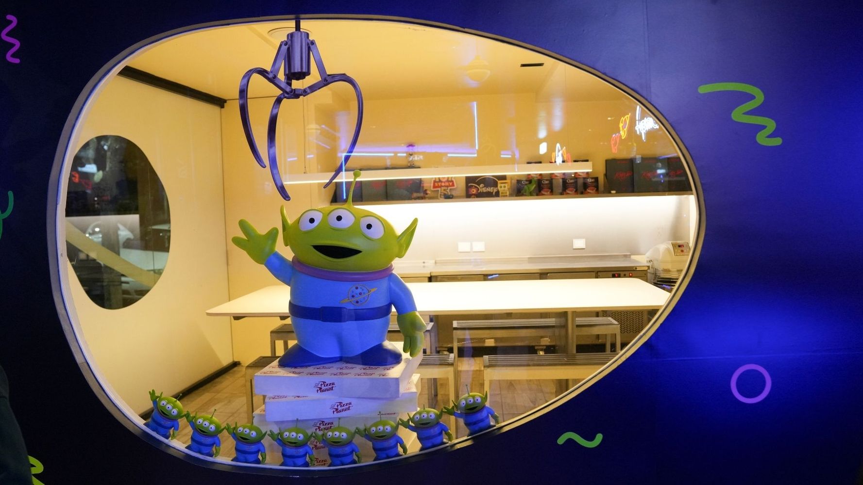 La pizzería porteña que se transformó en "Pizza Planeta" de Toy Story 5: qué se puede comer y cómo ganar premios exclusivos