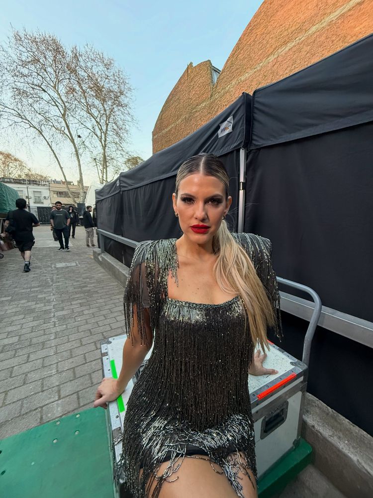 Mery del Cerro arrasó con un minivestido de flecos y brillos: el arriesgado look que se robó todas las miradas