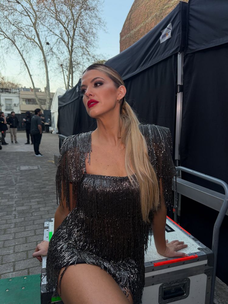 Mery del Cerro arrasó con un minivestido de flecos y brillos: el arriesgado look que se robó todas las miradas